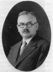 Antoni Ulandowski (1879-1939), sekretarz prokuratury, działacz niepodległościowy wiceburmistrz Chojnic, od 1922 do 1939 roku prezes Urzedniczej SM
